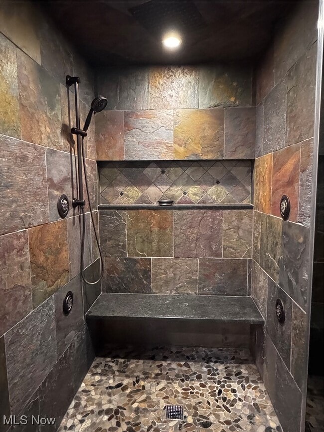 Building Photo - 7633 Hidden Valley Dr