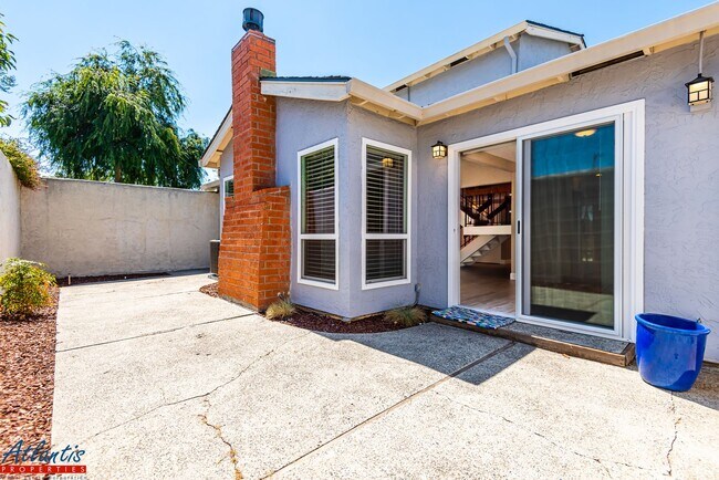 Building Photo - Lovely Home | Central A/C | E.V. Charger