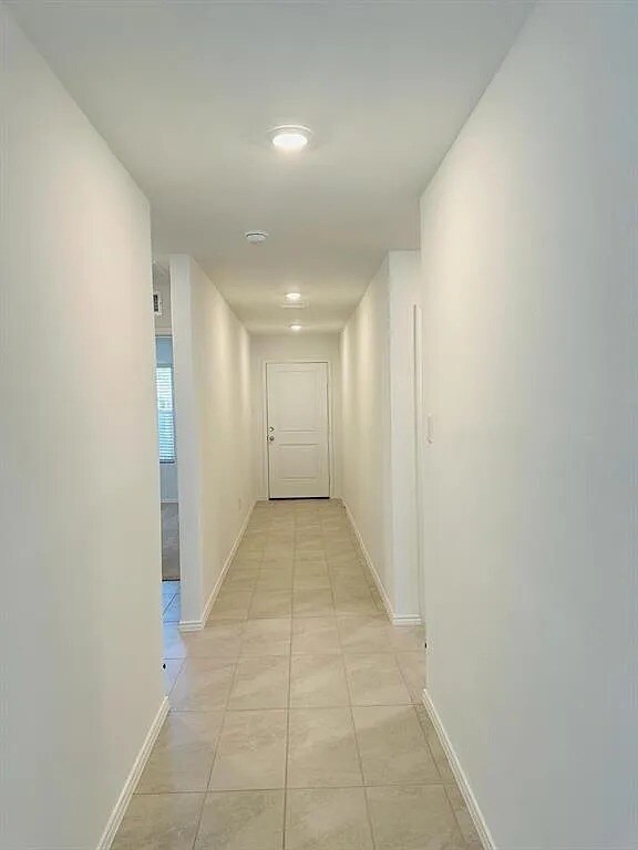 Building Photo - 1728 Round House Ln