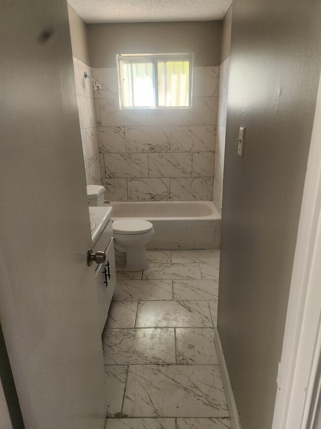 Building Photo - 3307 Amselle Cir