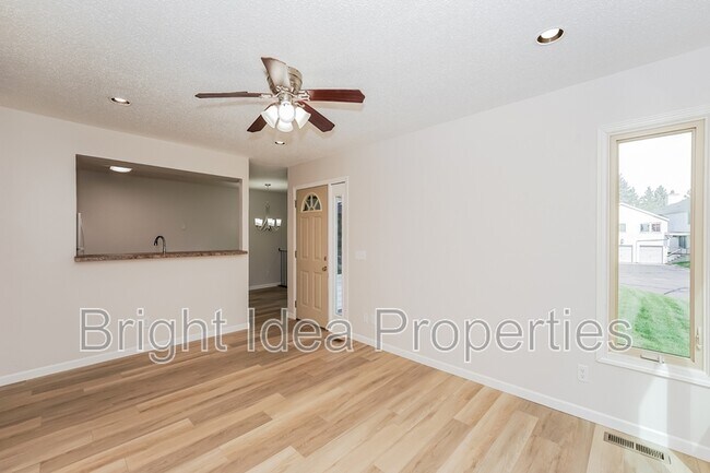 Building Photo - 373 Elan Ct