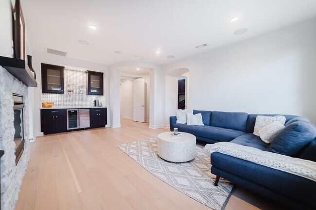 Building Photo - 7337 Corte TOMILLO