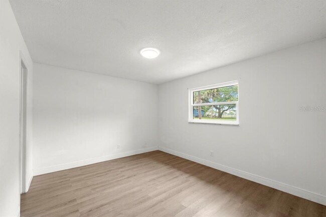 Building Photo - 1087 Swan St