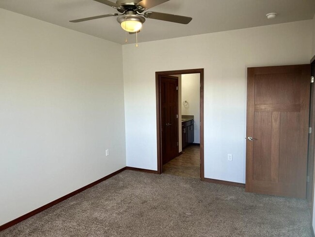 Building Photo - 122 Wisconsin St