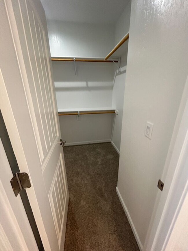 Building Photo - Brand new 4 bedroom 3 bathroom with solar in NW Visalia!!