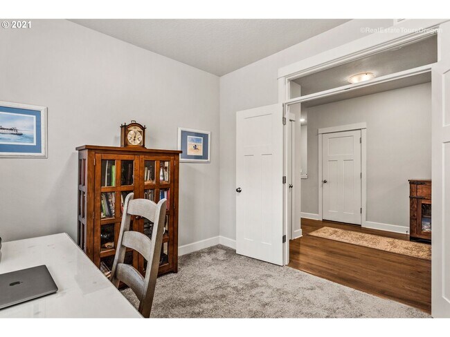 Building Photo - Stunning 3BD Home in Ridgefield!  Gourmet Kitchen & High End Finishes!