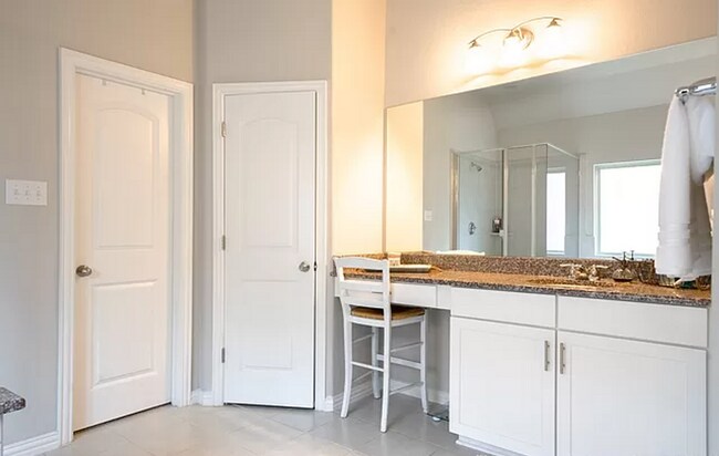 Building Photo - Spacious 4-Bedroom, 3-Bath Two-Story Home in Boerne