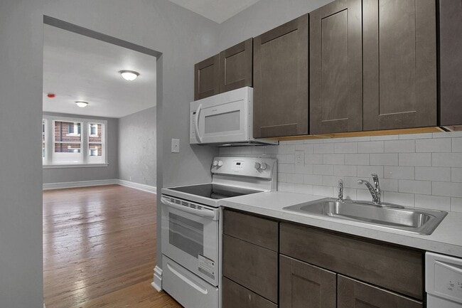 Building Photo - Chic lil Studio