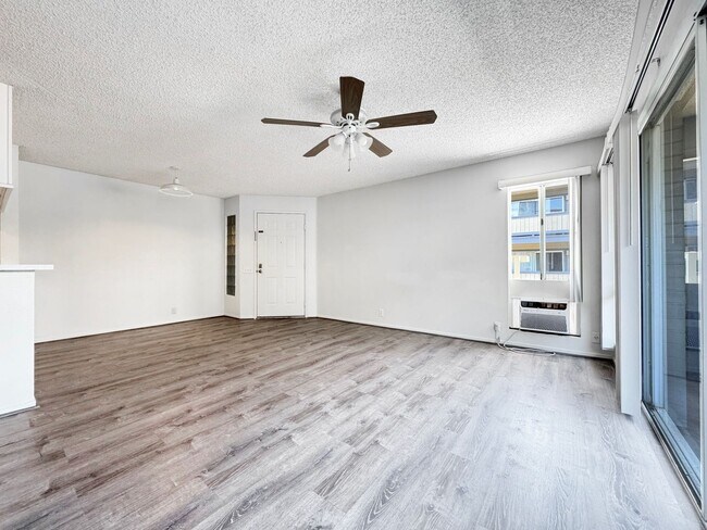 Building Photo - Pet Friendly Ewa Beach Condo with A/C