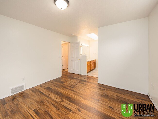 Building Photo - West Hills Gem – Space, Style & Prime Location!