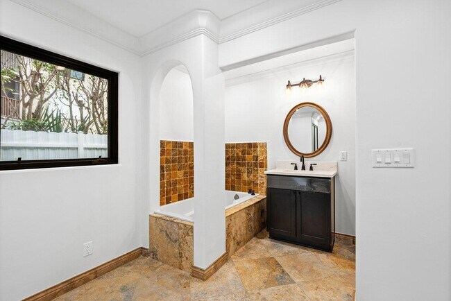 Building Photo - 1 1st Ave S