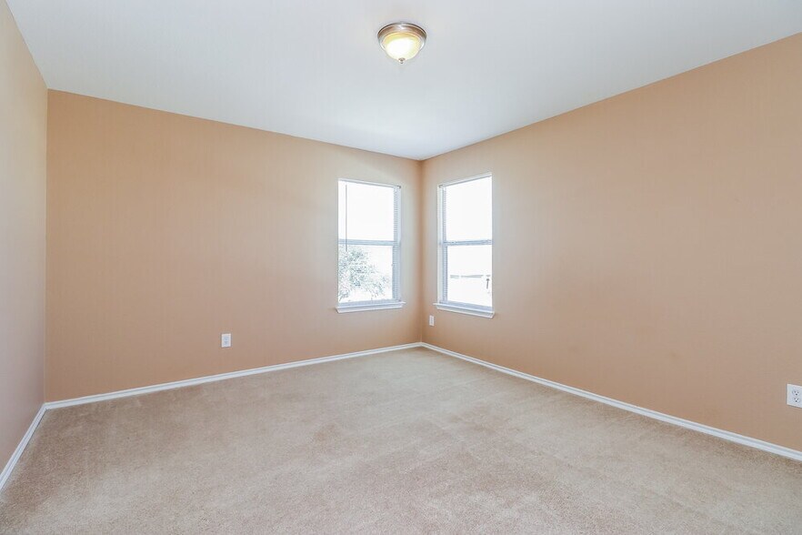 Building Photo - 9401 Waterman Dr