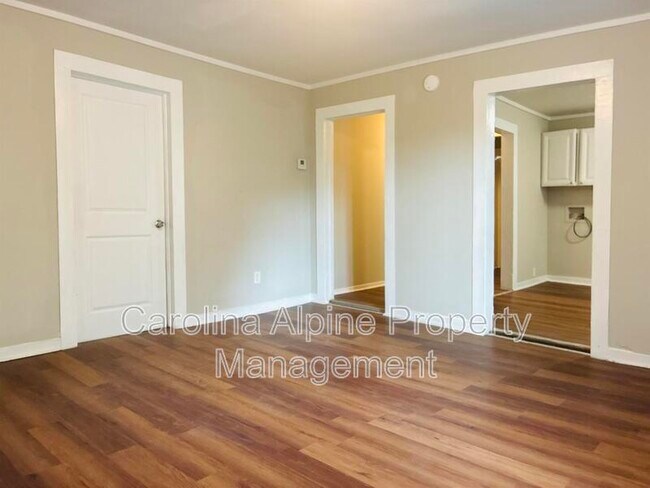 Building Photo - 403 S Yates St