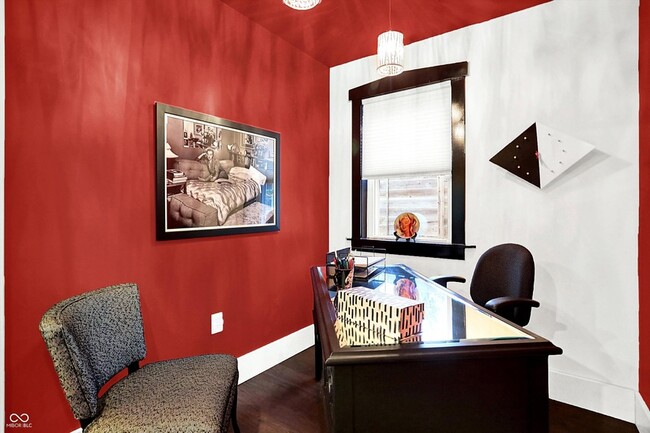 Building Photo - 140 N Main St