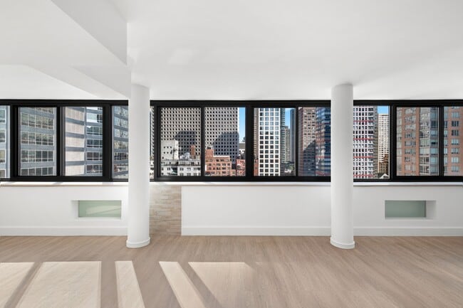 Building Photo - 224 E 52nd St