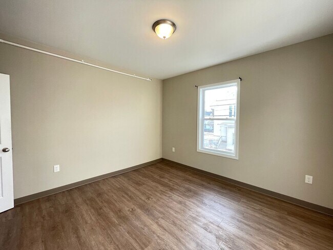 Building Photo - 463 Beech St