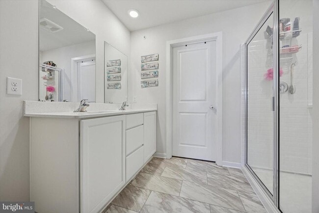 Building Photo - 68 Painters Wy