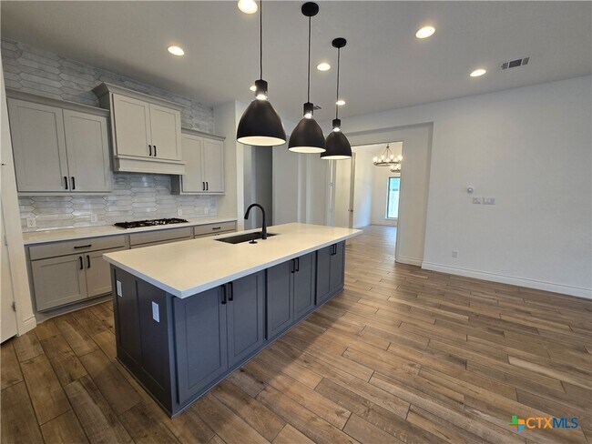 Building Photo - 2216 Prado Dr