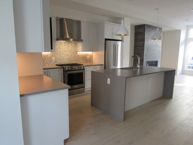 Building Photo - Town home a Block away from Sloan's Lake with roof top Deck