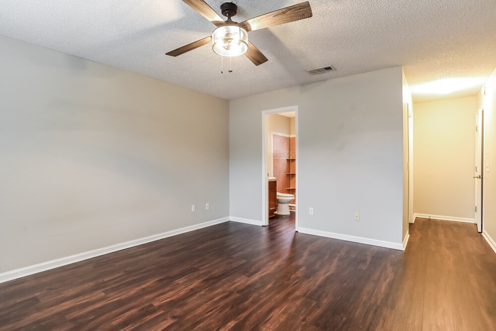 Building Photo - 1853 Alberta Ct N