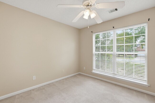 Building Photo - Centrally Located Home in Richmond Hill
