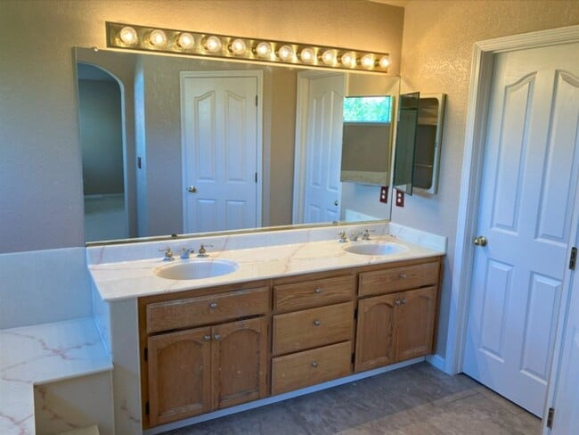 Building Photo - 3625 Jarena Dr