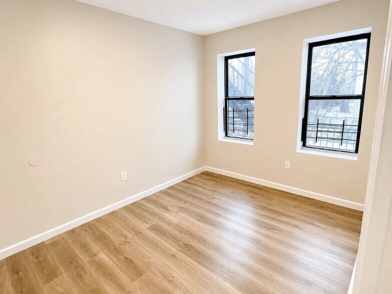 Building Photo - 383-385-385 Avon Ave