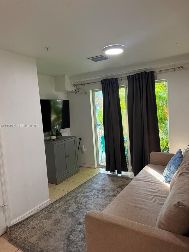 Building Photo - 821 SW 2nd St