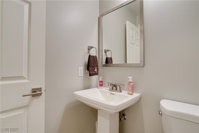 Building Photo - 20 Fantasia Ln