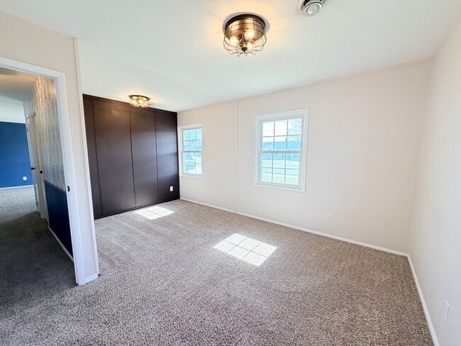 Building Photo - 620 High School Dr