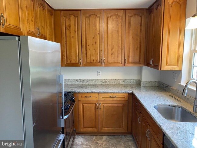 Building Photo - 716 N Overlook Dr