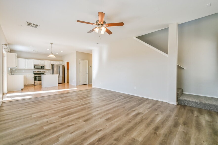 Building Photo - 28779 N Spur Dr