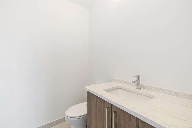 Building Photo - 9451 Riverside Pk Dr