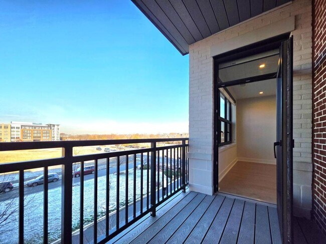 Building Photo - 737 Swann Ave