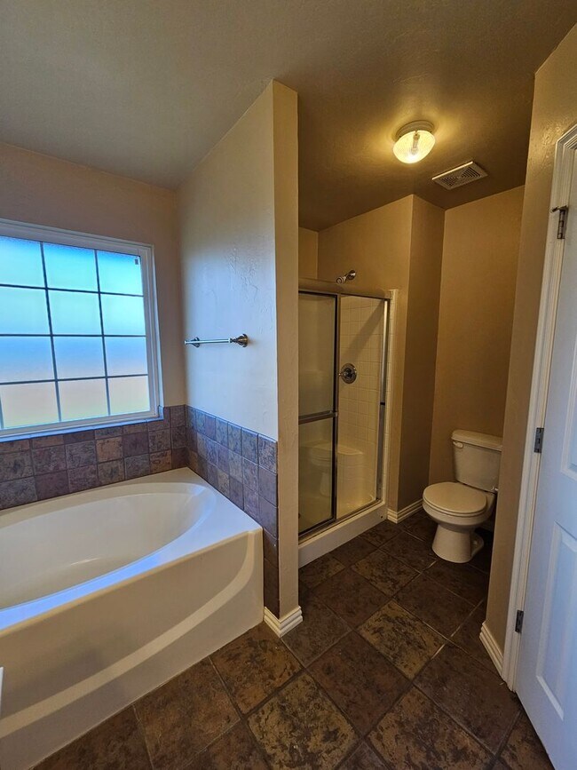 Building Photo - (3) Bed/(2) Bath in Tecumseh Ridge Avail Now!