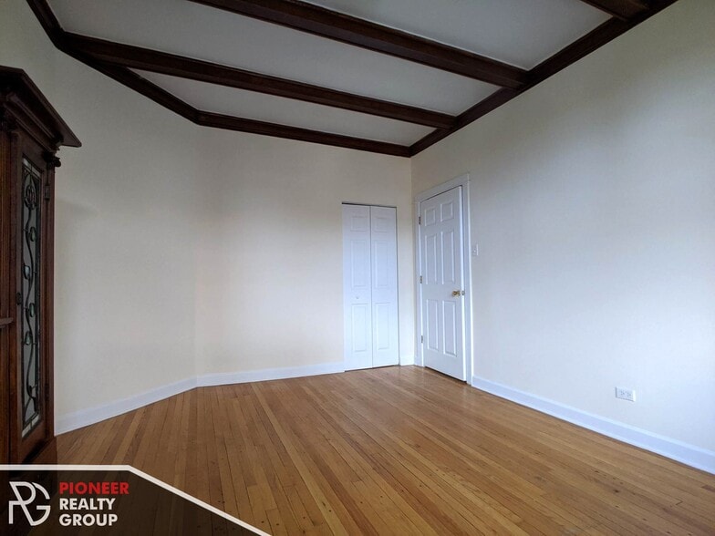 Building Photo - 2455 N Spaulding Ave