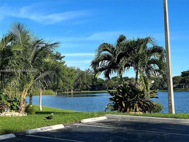 Building Photo - 2880 N Oakland Forest Dr