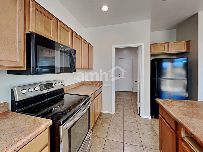 Building Photo - 6911 W Irwin Ave