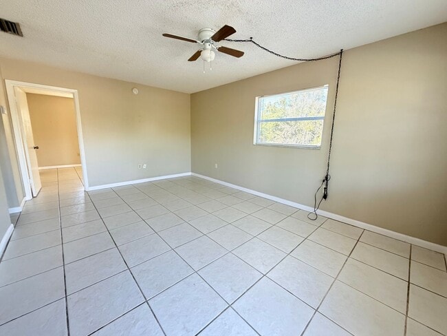 Building Photo - 1 Bedroom 1 Bathroom Available Now!