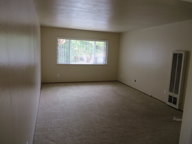Living room - 433 Vasquez Ct