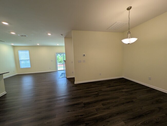 Building Photo - Spacious 4 bedroom, 2 bath Ranch Style Home located in Selwyn Landing !