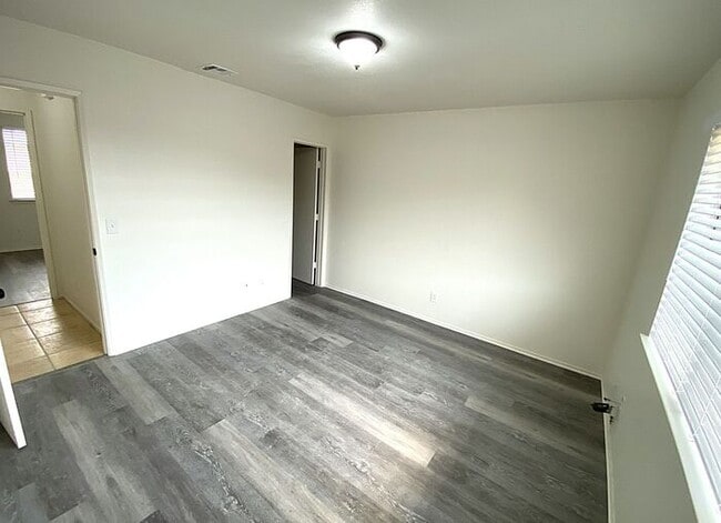 Building Photo - Remodeled Apple Valley 2Bd, 2Ba Apartment