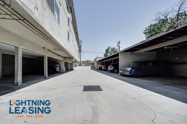 Building Photo - 532 E Arbor Vitae St
