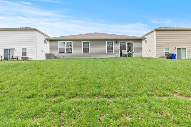 Building Photo - 5969 Hollett Dr S