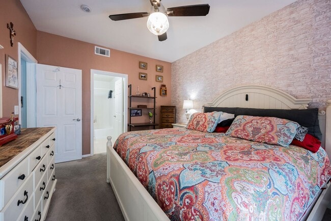 Building Photo - Beautiful 2 bedroom condo-North Las Vegas