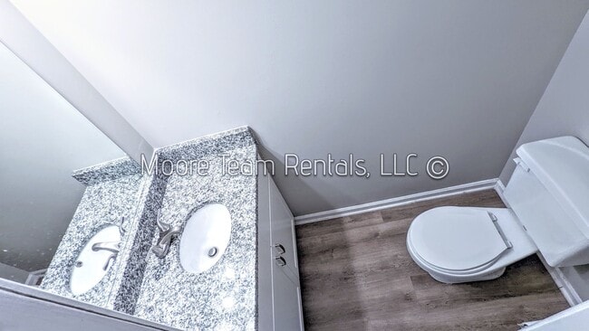 Building Photo - 2 Bed/1.5Ba - Includes - Water, Septic, Trash & Lawn - Sect 8