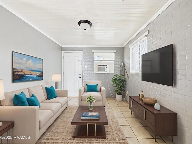 Building Photo - 704 13th St