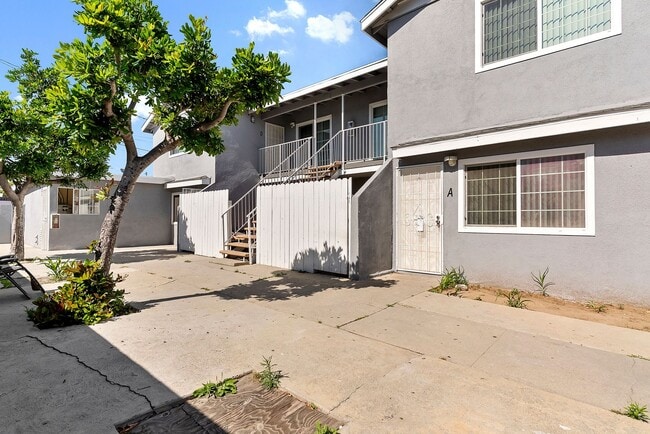 Building Photo - 1022 El Camino Dr