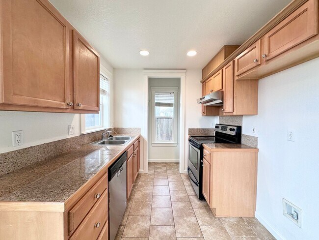 Building Photo - Beautiful 3-Bedroom, 2.5-Bath Condo with Modern Comforts!