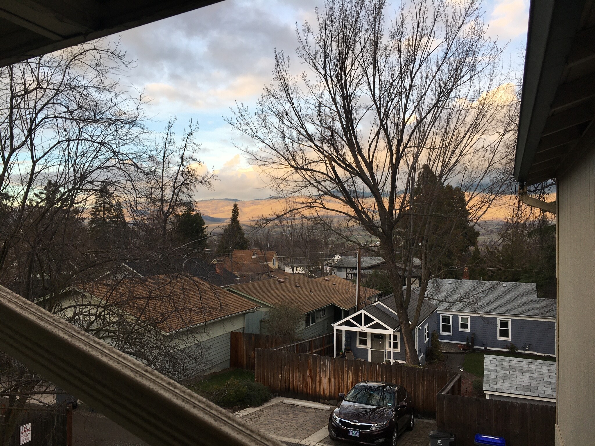 Building Photo - 567 Fairview St